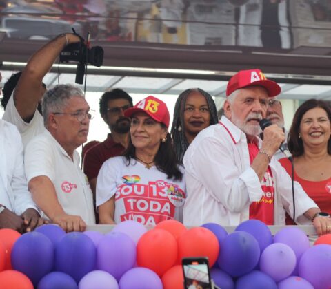 Imagem do post Adélia reafirma compromissos em Ilhéus durante caminhada com Wagner e ministro