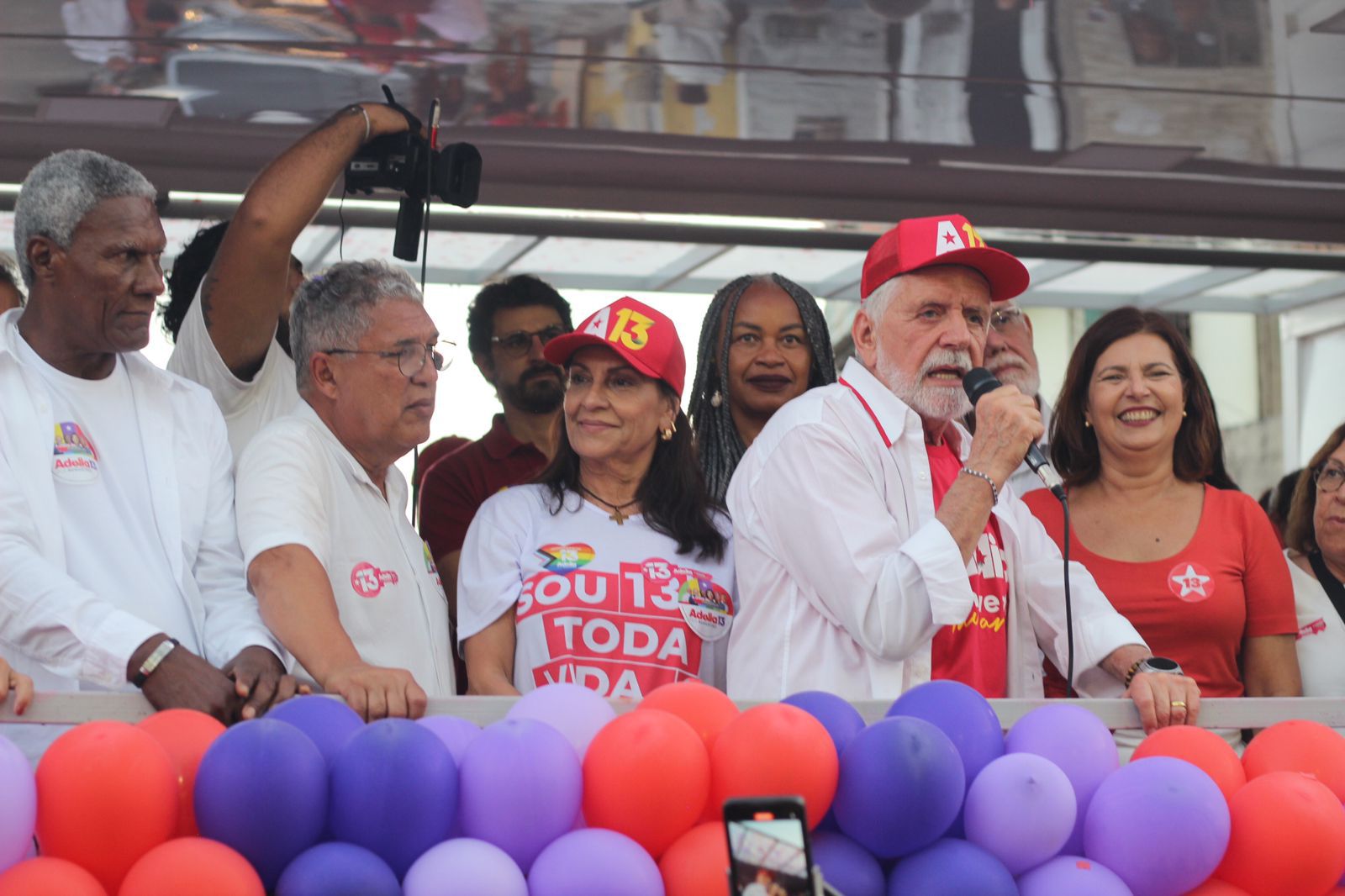 Adélia reafirma compromissos em Ilhéus durante caminhada com Wagner e ministro