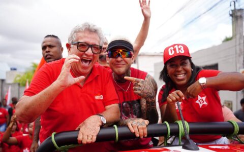 Imagem do post Carreata de Luiz Caetano com Kannário reúne 3 mil carros em Camaçari