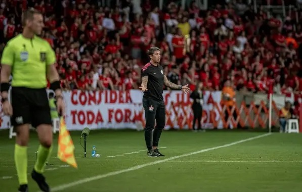 Vitória entra na zona de rebaixamento após abertura da 29ª rodada do Brasileirão