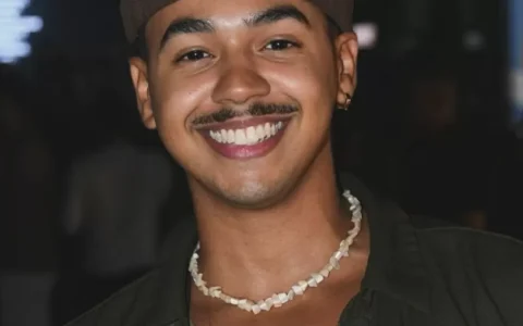 Imagem do post Motorista por aplicativo revela ter recebido doação de ator para a compra de materiais escolares da filha