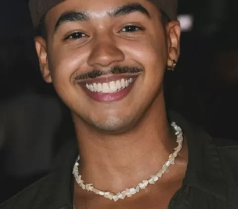 Imagem do post Motorista por aplicativo revela ter recebido doação de ator para a compra de materiais escolares da filha