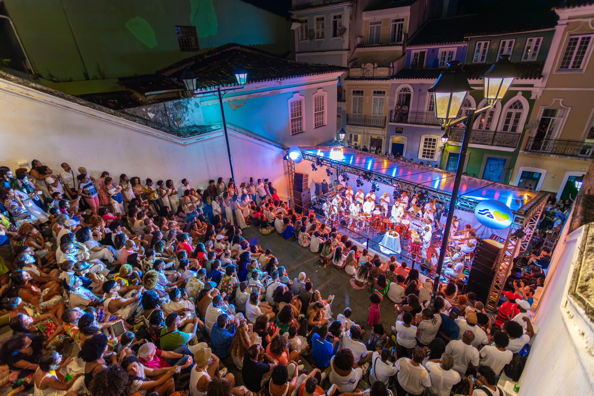 Funfun no Passo: Orkestra Rumpilezz completa um ano honrando legado de Letieres Leite na Escadaria nesta sexta (4)
