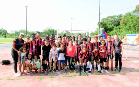 Imagem do post Crianças da rede municipal de ensino celebram o Dia das Crianças no Estádio do Barradão