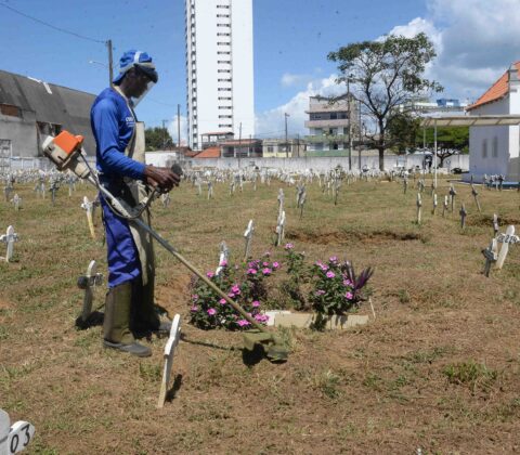 Imagem do post Prefeitura intensifica manutenção em cemitérios municipais como preparação para o Dia de Finados