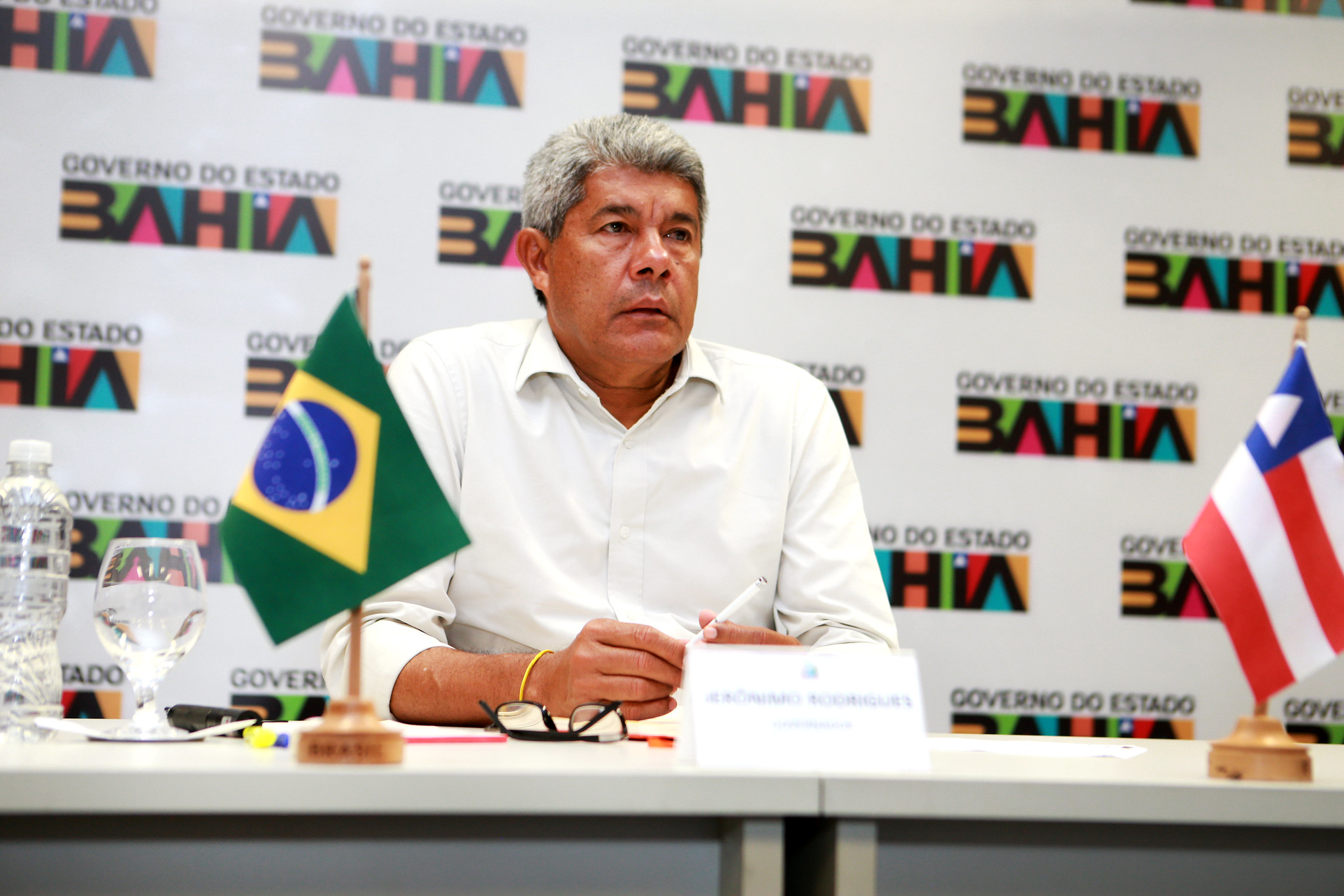 Jerônimo suspende expediente do serviço público estadual na próxima segunda; entenda