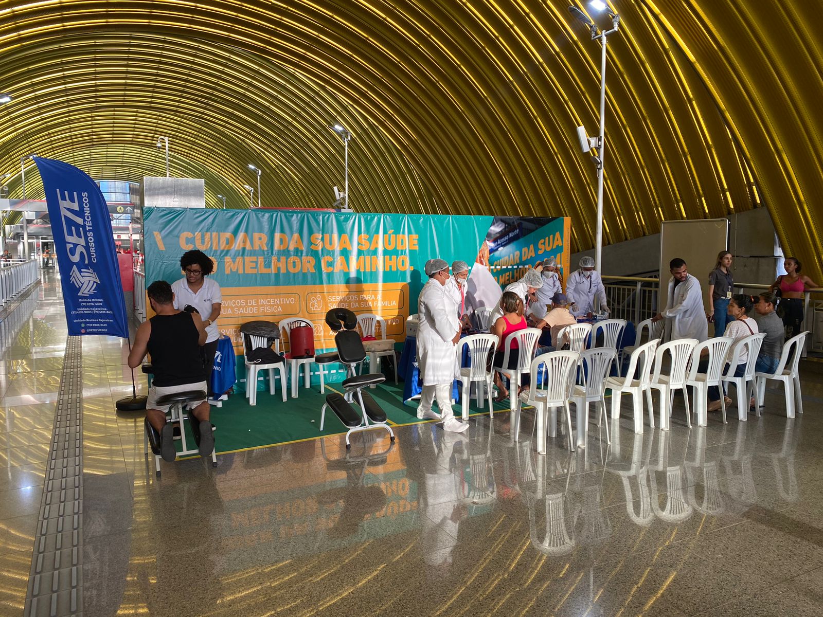CCR Metrô Bahia e Instituto CCR distribuem kits de higiene bucal na Estação Acesso Norte