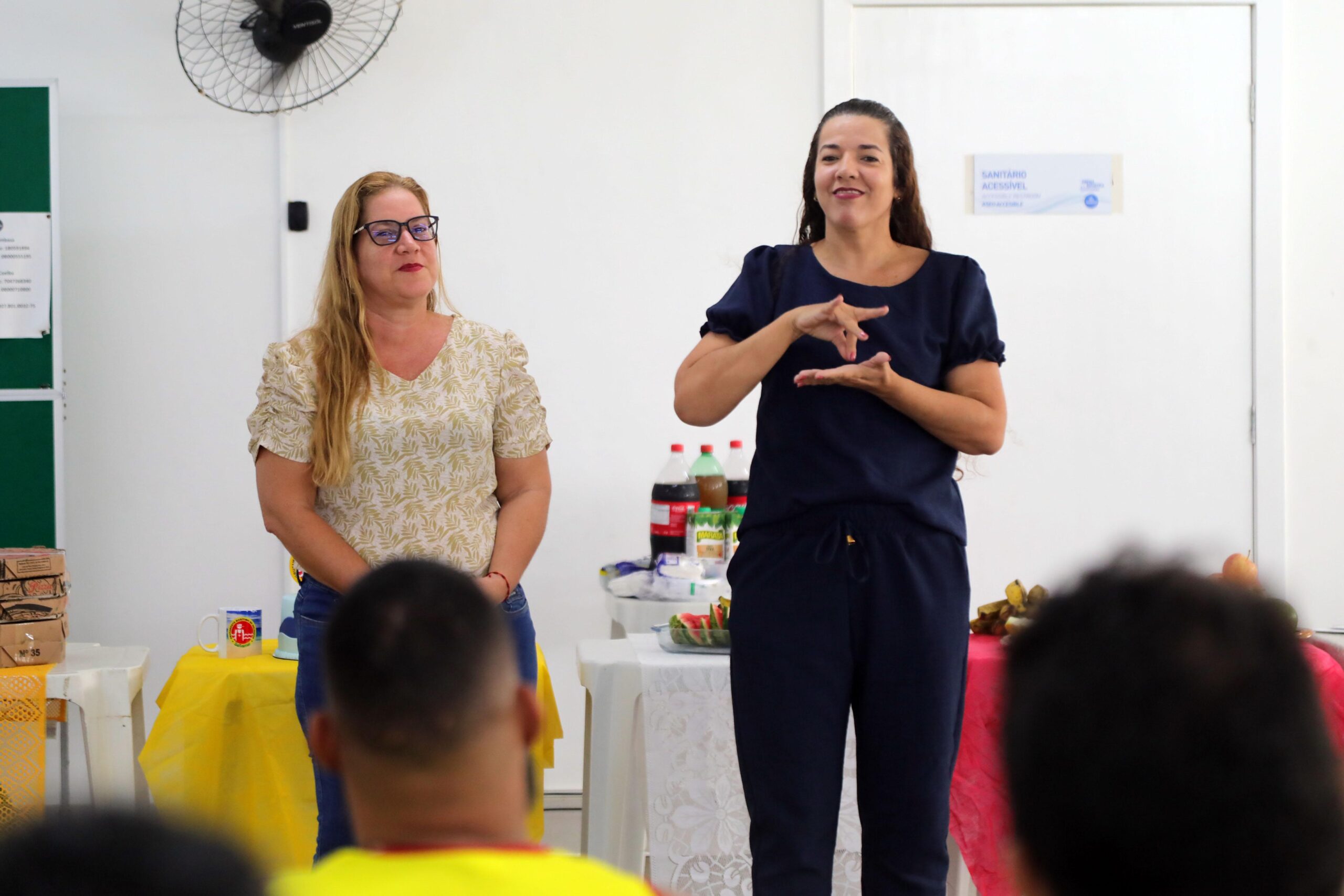 Nova lei exige intérpretes de Libras em grandes estabelecimentos na Bahia