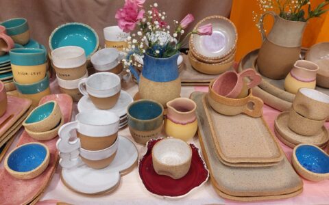 Imagem do post Café Fofoca e Arte segue até domingo com opções de presentes, artesanato e tardes literárias no Shopping Barra