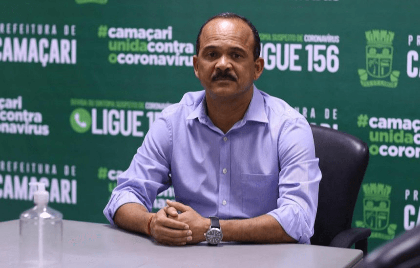 Elinaldo aplica demissão em massa após derrota para Caetano em Camaçari