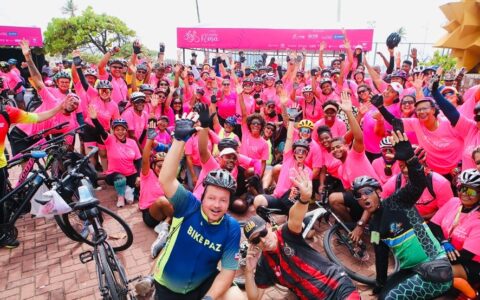 Imagem do post Pedal Outubro Rosa: passeio ciclístico contra o câncer de mama reúne quase 1 mil pessoas na orla de Salvador