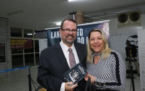 Imagem do post Presidente do TJBA prestigia lançamento de livro do Professor Paulo Modesto  