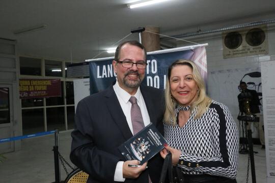 Presidente do TJBA prestigia lançamento de livro do Professor Paulo Modesto