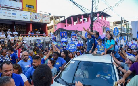 Imagem do post Bruno Reis é recebido pelo Ilê Aiyê durante caminhada na Liberdade