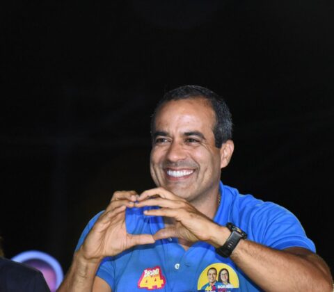 Imagem do post Bruno Reis vai a ato político no Subúrbio e falta a debate na Rede Bahia