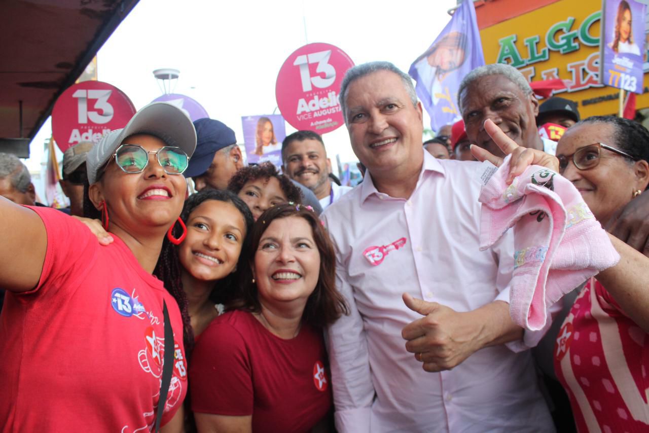 Adélia e Rui Costa param centro de Ilhéus com milhares de pessoas na caminhada da vitória