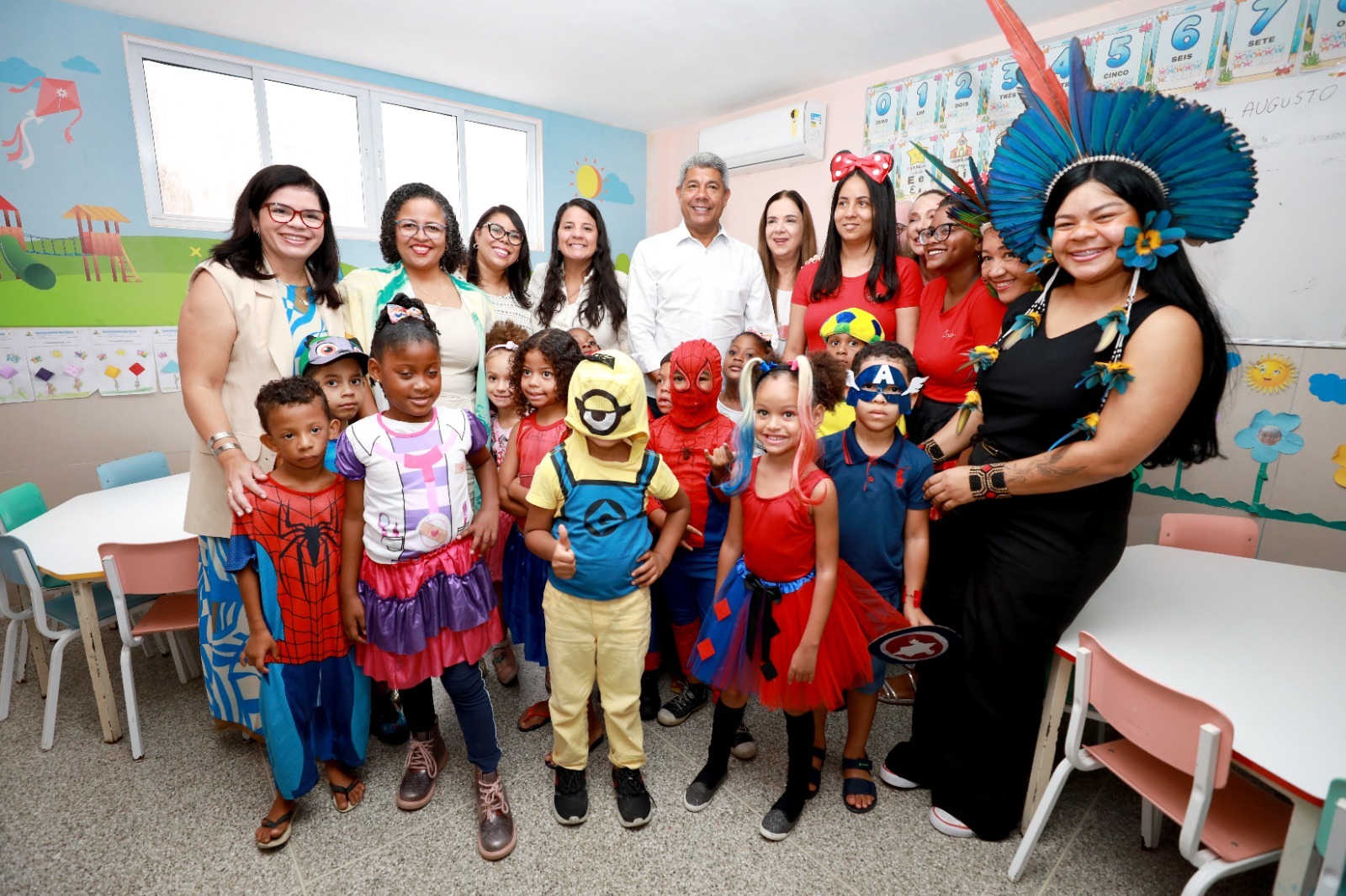 Creche comunitária no Lobato antecipa celebração do Dia das Crianças, com a participação do governador