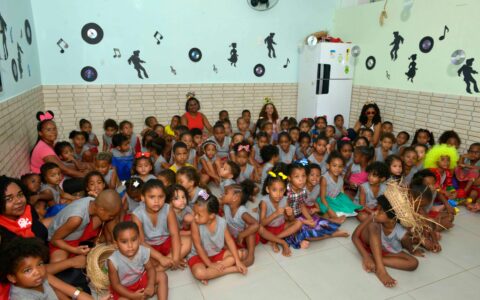 Imagem do post Entrega de presentes antecipa Dia das Crianças em centro educacional no Bairro da Paz