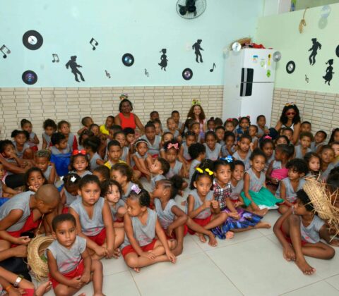 Imagem do post Entrega de presentes antecipa Dia das Crianças em centro educacional no Bairro da Paz