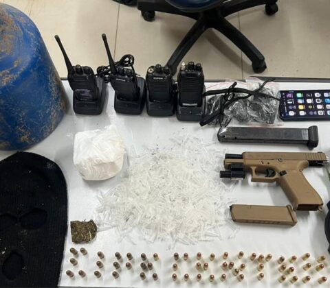Imagem do post PM apreende arma de uso restrito e drogas em Ipiaú