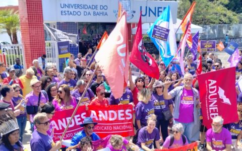 Imagem do post Comunidade acadêmica da UNEB faz manifestação em defesa da educação pública, nesta terça (15)