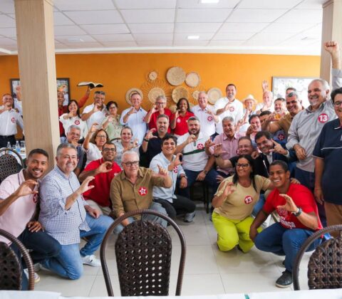 Imagem do post Angelo Coronel e deputados da base se reúnem em apoio a Caetano em Camaçari