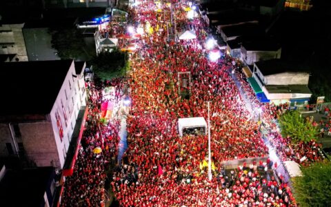 Imagem do post Comício de Lula e Caetano reúne mais de 50 mil pessoas em Camaçari