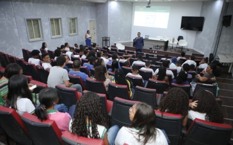 Imagem do post Aulão prepara alunos de escola municipal para olímpiadas de matemática