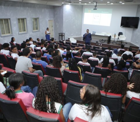 Imagem do post Aulão prepara alunos de escola municipal para olímpiadas de matemática