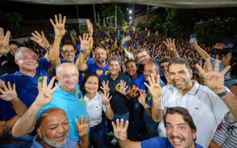 Imagem do post ACM Neto, Bruno Reis e Zé Ronaldo participam de comício em apoio a Flávio Matos
