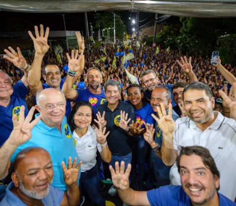 Imagem do post ACM Neto, Bruno Reis e Zé Ronaldo participam de comício em apoio a Flávio Matos