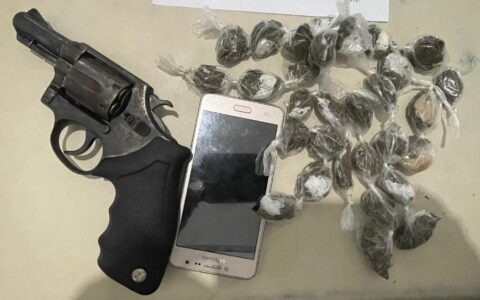 Imagem do post Arma de fogo e droga são apreendidas pela PM em Candeias