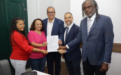 Imagem do post Oposição anuncia apoio e reeleição de Carlos Muniz chega a 40 vereadores na Câmara de Salvador