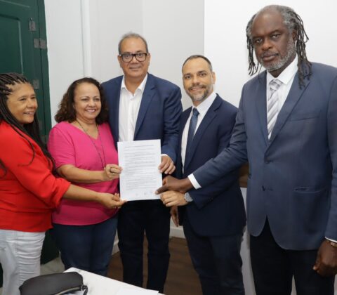 Imagem do post Oposição anuncia apoio e reeleição de Carlos Muniz chega a 40 vereadores na Câmara de Salvador