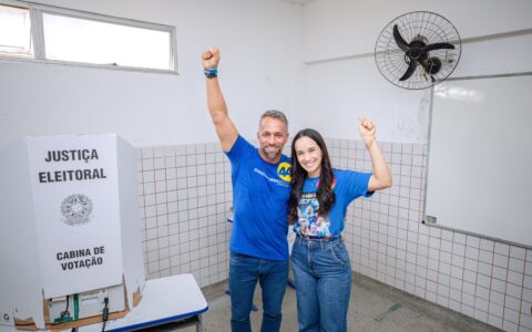 Imagem do post Acompanhado por ACM Neto e Bruno Reis, Flávio votou nesta manhã no Colégio São Thomáz de Cantuária