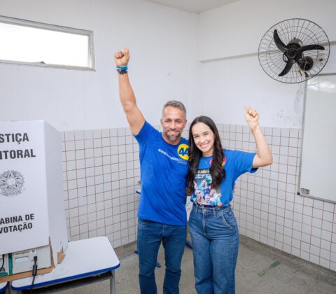 Imagem do post Acompanhado por ACM Neto e Bruno Reis, Flávio votou nesta manhã no Colégio São Thomáz de Cantuária