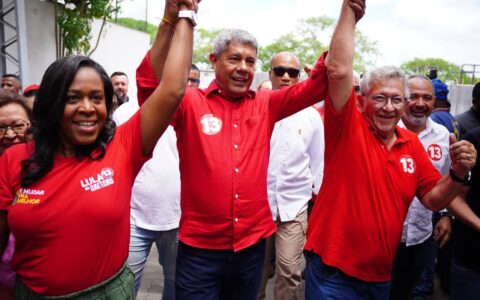 Imagem do post Ao lado de Jerônimo Rodrigues e Pastora Déa, Caetano vota em Camaçari