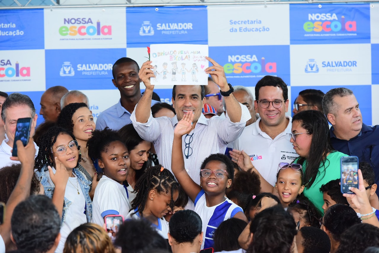 Prefeitura entrega escola municipal na Avenida Barros Reis requalificada para atender 450 alunos
