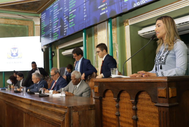 Câmara adia votação do projeto de contratação de crédito