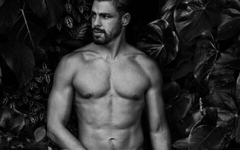 Imagem do post Cauã Reymond causa burburinho na web após posar completamente nu