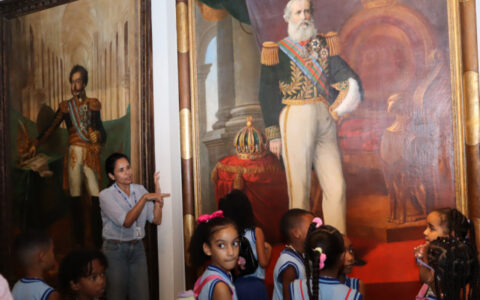 Imagem do post Alunos da Escola Meninos do Futuro fazem tour pela Câmara