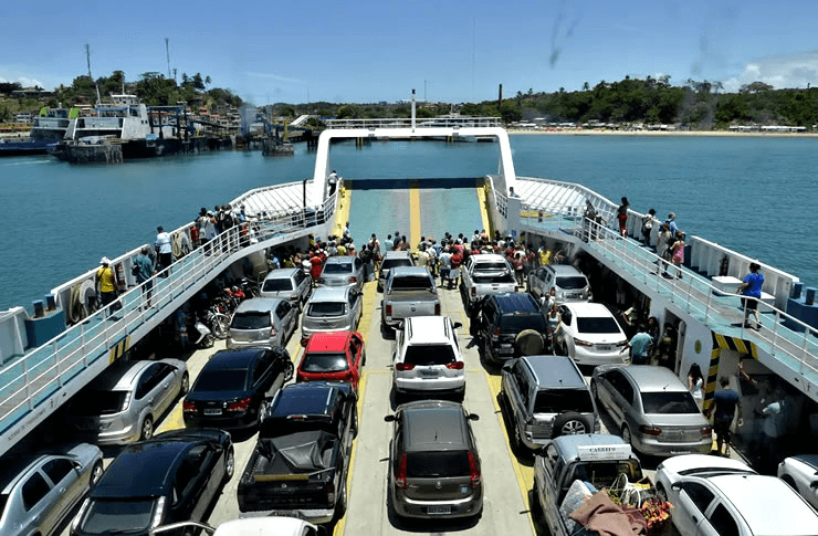 Motoristas esperam mais de 2 horas para fazer travessia Salvador-Itaparica no ferry-boat