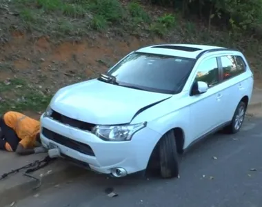 Itaigara: Mulher arrasta bandido para fugir de assalto