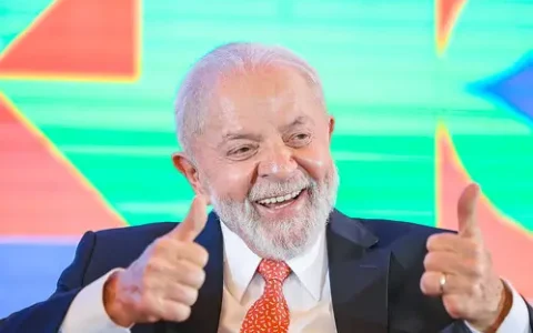Imagem do post Lula participa do desfile do 2 de Julho