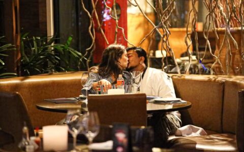 Imagem do post Xamã e Sophie Charlotte são vistos aos beijos em restaurante chique