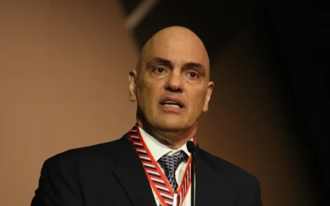 Imagem do post Moraes diz que X pagou multa em conta errada e pede regularização