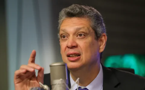 Imagem do post PEC 6×1 ainda não foi discutida no núcleo do governo, diz ministro