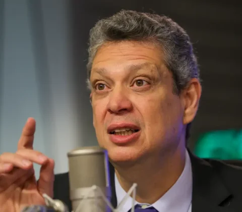 Imagem do post PEC 6×1 ainda não foi discutida no núcleo do governo, diz ministro