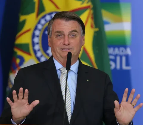 Imagem do post Bolsonaro pediu ajuda a advogado de Trump para postar sobre tarifaço 