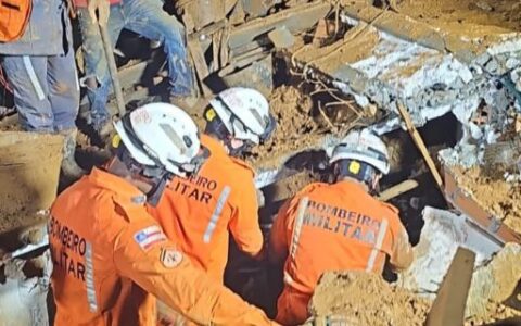 Imagem do post Bombeiros intensificam buscas por última vítima em deslizamento em Salvador